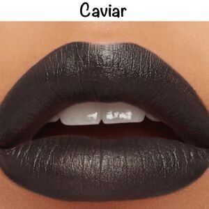 ‼️ LAST ONE 💋 CAVIAR a M·A·CXIMAL SILKY MATTE LIPSTICK. **NEW IN BOX.